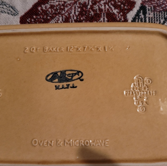 Pfaltzgraff America 2 QT Baker Dish - Picture 4 of 7